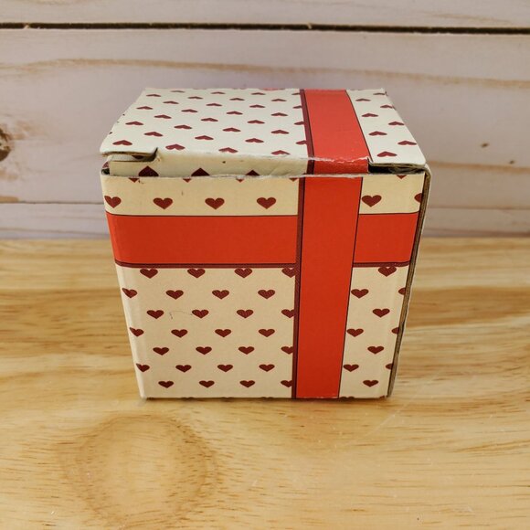 Miniature Heart-Shaped Clock Red Velvet Interior NOT Working Box With Bow Design - Picture 11 of 12